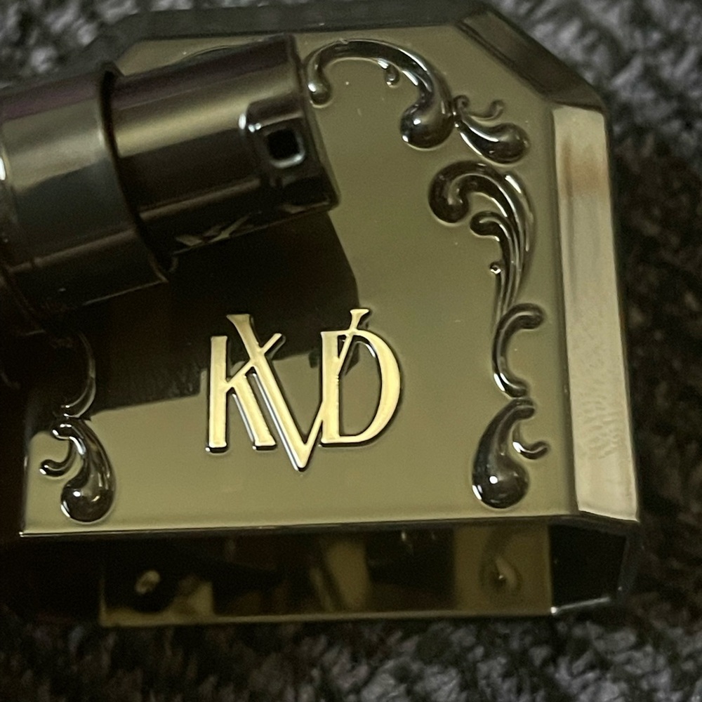 KVD Good AppleMedium 027 Full-Coverage Transfer-Proof Serum Foundation - Picture 3 of 6